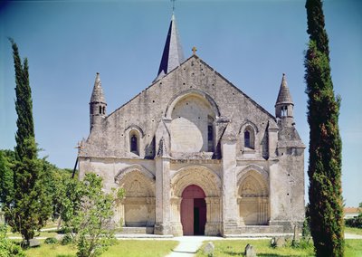 Ansicht der Fassade der Kirche St. Pierre, 1150-75 von French School